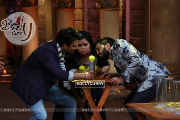 Vivek Oberoi, Riteish Deshmukh and Bharti  Promotes 'Great Grand Masti' on 'Comedy Nights Bachao'