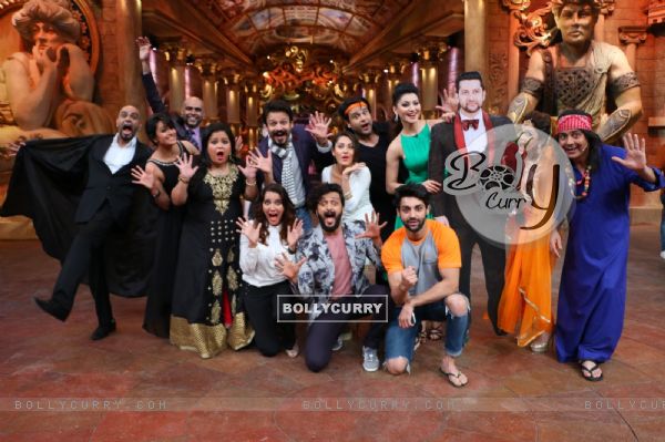 Celebs Promotes 'Great Grand Masti' on 'Comedy Nights Bachao' (412124)
