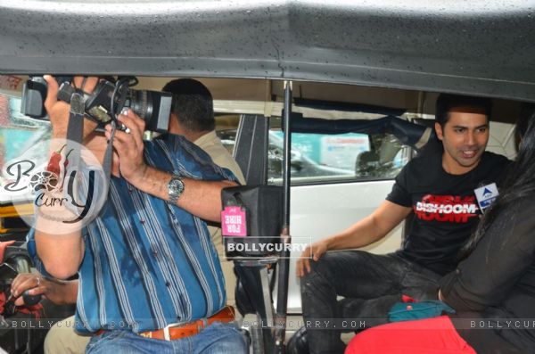 Varun Dhawan takes a rikshaw ride to promote 'Dishoom'