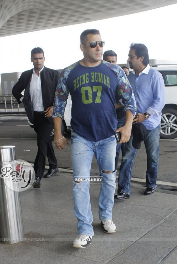 Salman Khan spotted at airport!