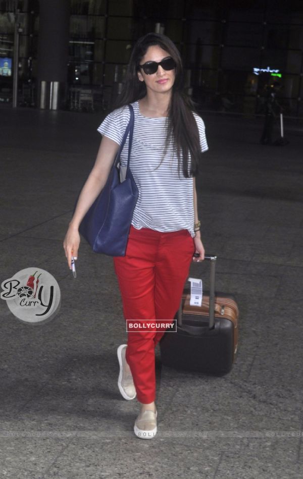 Sandeepa Dhar spotted at airport