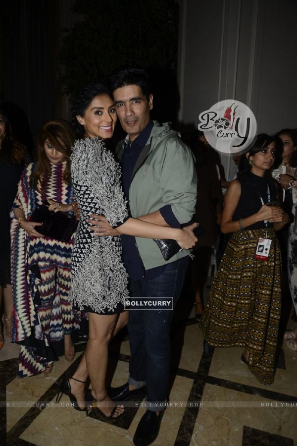 Pernia Qureshi with Manish Malhotra at Day 3 of FDCI India Couture Week