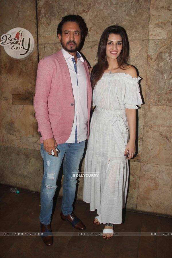 Kriti Sanon with Irrfan Khan at the special screening of 'Madaari' (413365)