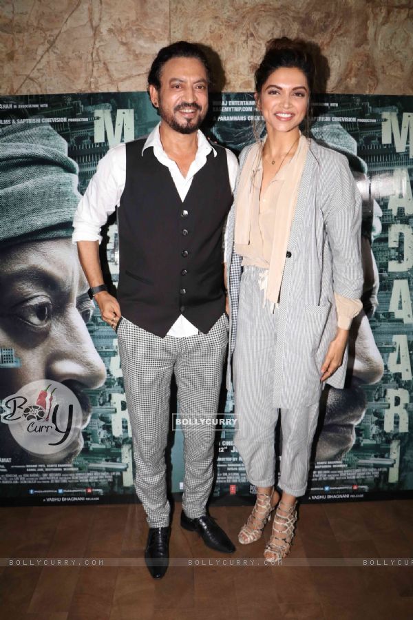 Deepika Padukone with Irrfan Khan at the special screening of 'Madaari' (413366)