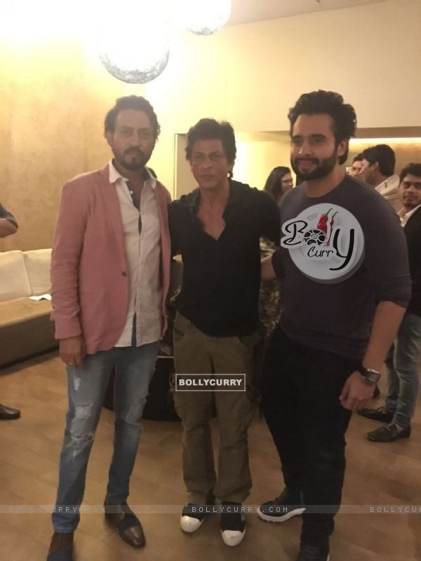 Shah Rukh Khan and Jackky Bhagnani with Irrfan Khan at the special screening of 'Madaari' (413368)