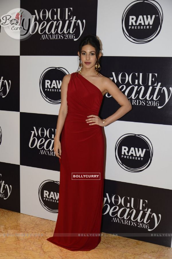 Amyra Dastur at Vogue Beauty Awards 2016