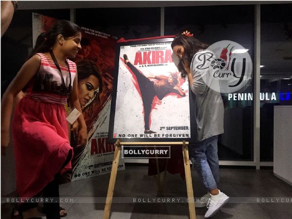 Sonakshi Sinha launches the new poster of 'Akira' (413986)