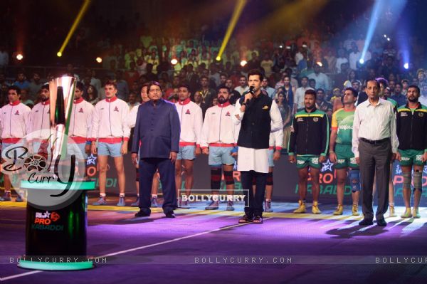 Hrithik Roshan feels proud singing national anthem at Star Sports Pro Kabaddi Season 4 Finale