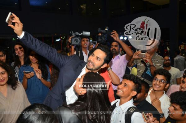 Varun Dhawan clicks selfie with fans at launch of Filmfare cover