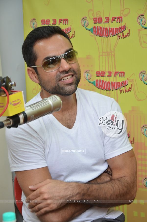 Abhay Deol Promotes 'Happy Bhag Jayegi' at Radio Mirchi studio (414556)