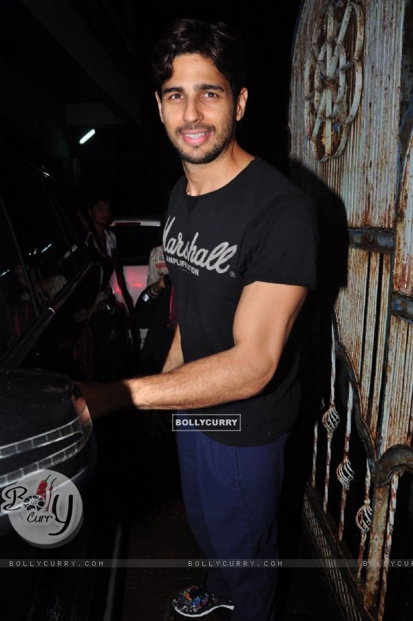 Sidharth Malhotra snapped post rehearsals of Dream Team tour