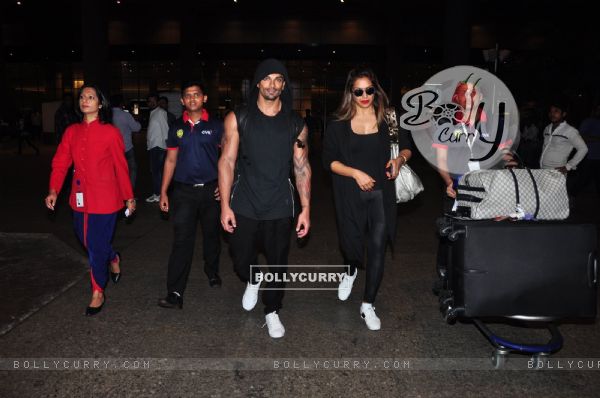 Karan Singh Grover and Bipasha Basu spotted at airport!