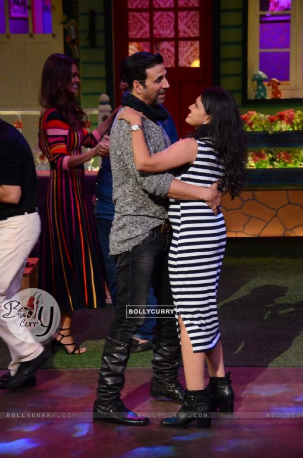 Akshay Kumar dances with a girl during Promotions of 'RUSTOM' at The Kapil Sharma Show (415017)
