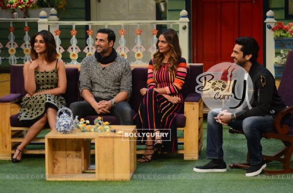 Akshay Kumar, Ileana D'cruz and Esha Gupta Promotes 'RUSTOM' at The Kapil Sharma Show
