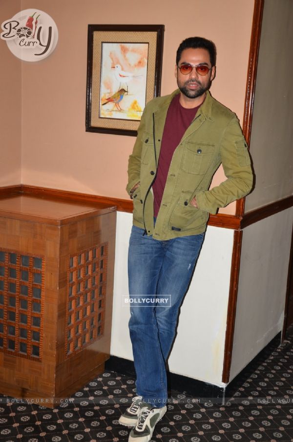 Abhay Deol poses for the shutterbugs while promoting Happy Bhag Jayegi! (415030)
