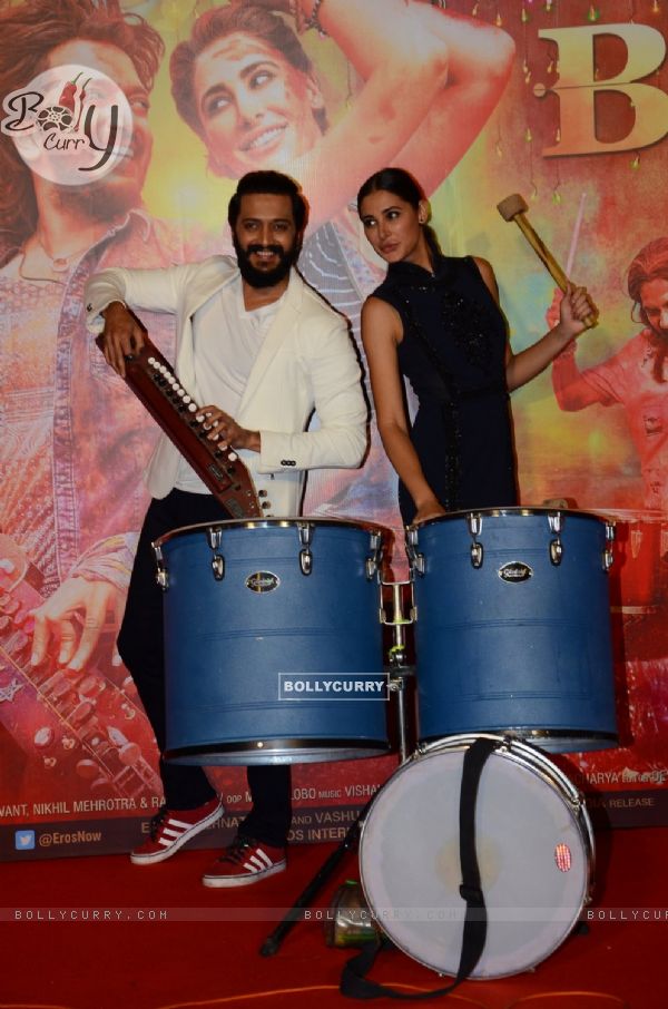Riteish Deshmukh and Nargis Fakhri at Trailer launch of movie 'Banjo' (415478)