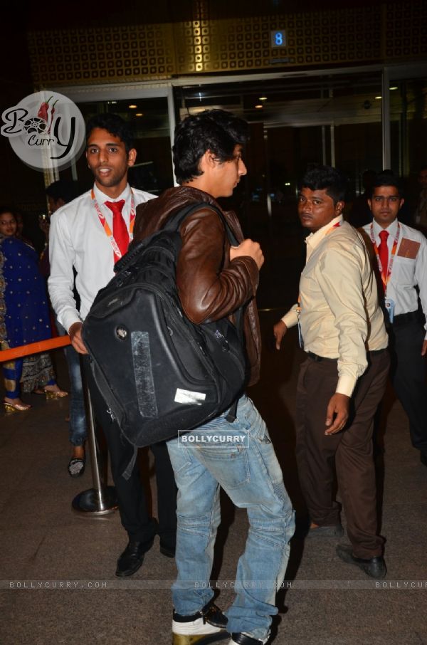 Aryan Khan snapped with family
