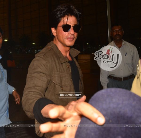 SRK snapped with family