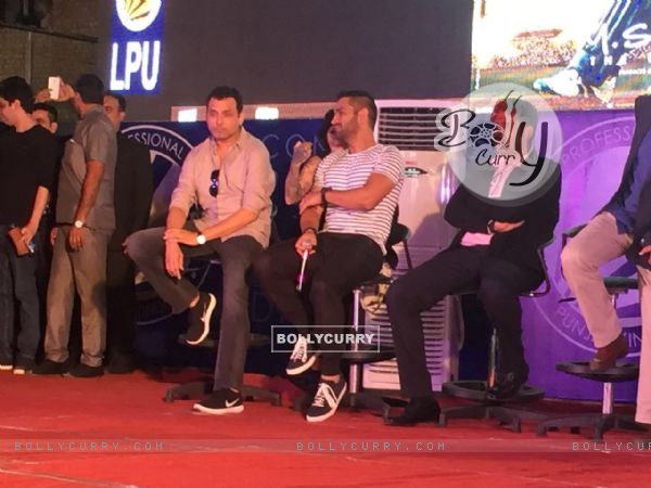 Dhoni and Sushant at Trailer launch of movie 'MS Dhoni: The Untold Story' (415787)