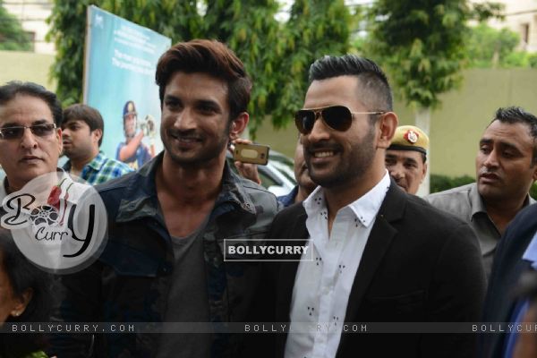 Mahendra Singh Dhoni and Sushant Singh Rajput at Trailer launch of movie 'MS Dhoni:The Untold Story' (415803)