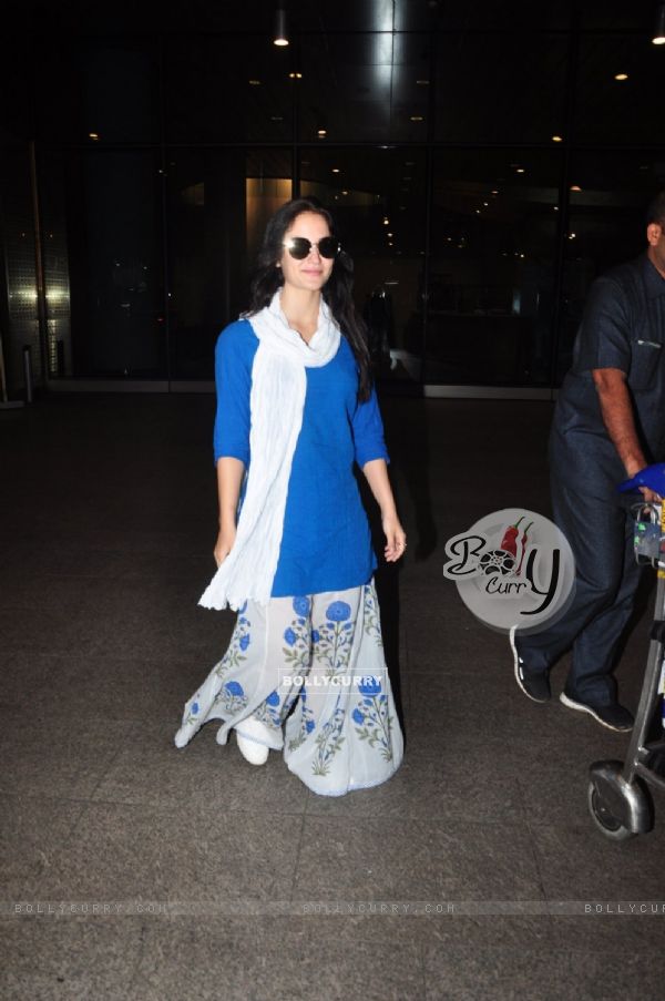 Elli Avram snapped at Airport
