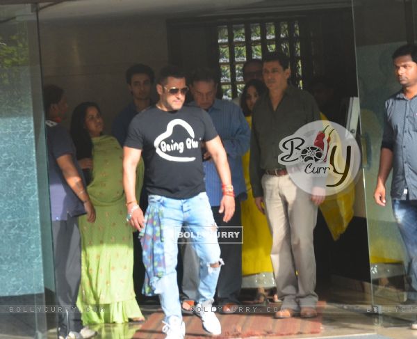 Salman Khan snapped at Arpita's house for Rakhi Celebration with Family
