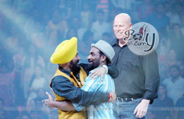 Remo Dsouza and Nathan Jones at Promotion of 'A Flying Jatt' at Sadbhwna Diwas 2016 (416938)
