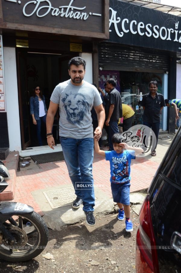 Raj Kundra snapped with family for lunch