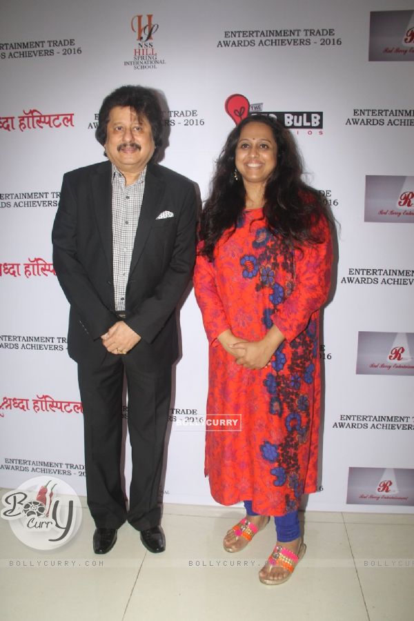 Pankaj Udhas and Vaishali Samant at Entertainment Trade Awards 2016