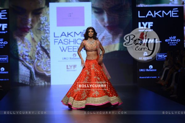 Day 5 - Sizzling Shilpa Shetty walks the ramp at Lakme Fashion Show 2016