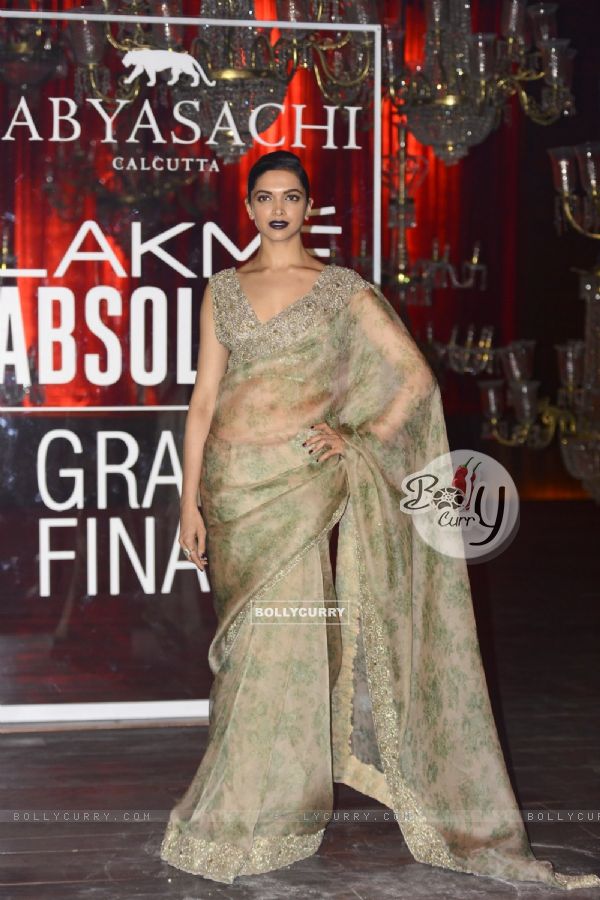 Deepika Padukone in Sabyasachi at Grand Finale of Lakme Fashion Show 2016