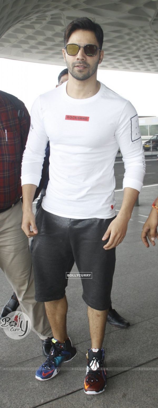 Varun Dhawan snapped wearing different shoes at Airport