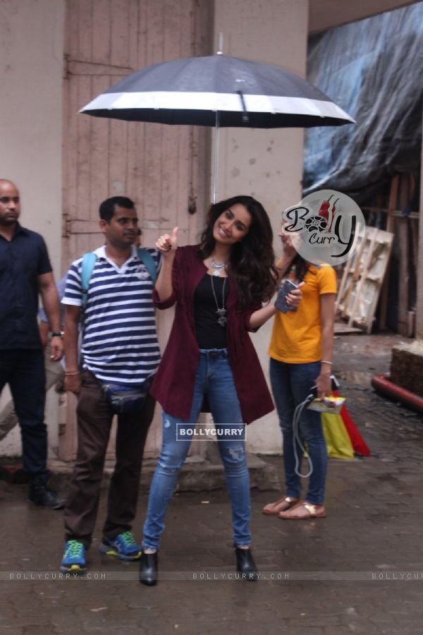 Shraddha Kapoor Snapped on the sets of Rock On 2! (418357)