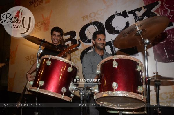 Some live drumming by Purab Kohli wit Shashank Arora at Teaser Launch of ROCK ON 2!