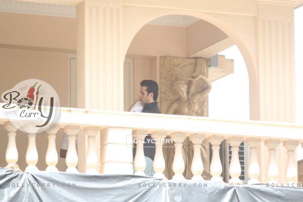 Tusshar Kapoor Snapped with his Baby!