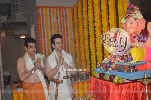 Tusshar Kapoor and Jeetendra celebrates Ganesh Chaturthi!