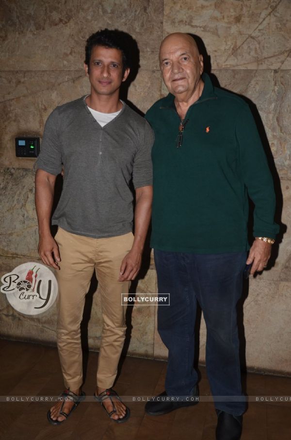 Prem Chopra and Sharman Joshi at Special Screening of 'Freaky Ali' (419436)