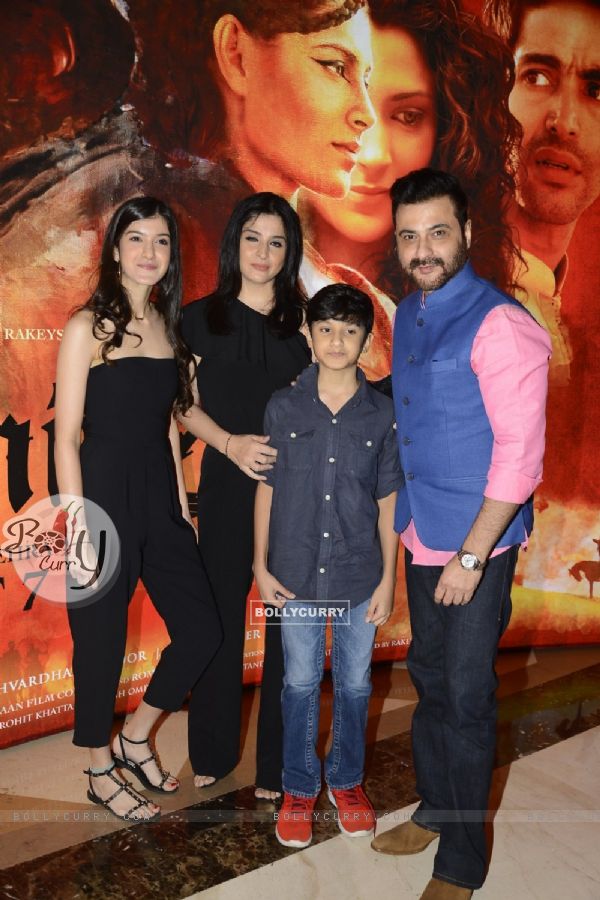 Sanjay Kapoor with wife Maheep Sandhu and children  Shanaya Kapoor and Jahaan Kapoor at Music launch (420068)
