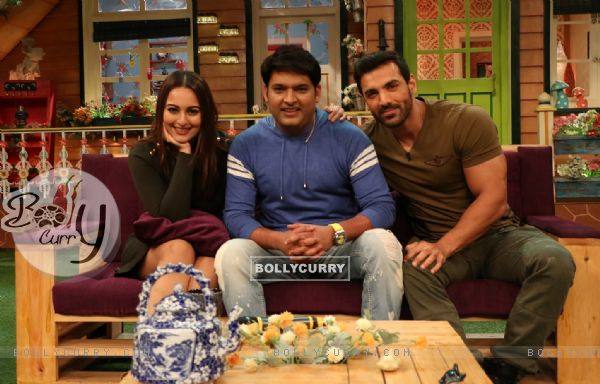 John Abraham and Sonakshi Sinha at Promotion of 'Force 2' on sets of The Kapil Sharma Show (421137)