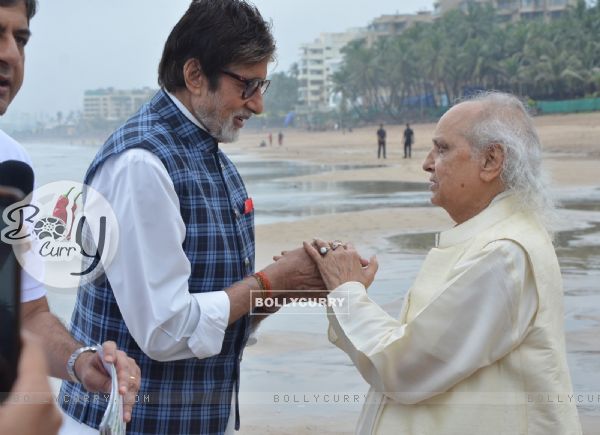 Amitabh Bachchan and Pandit Jasraj at NDTV Dettol Banega Swachh India event