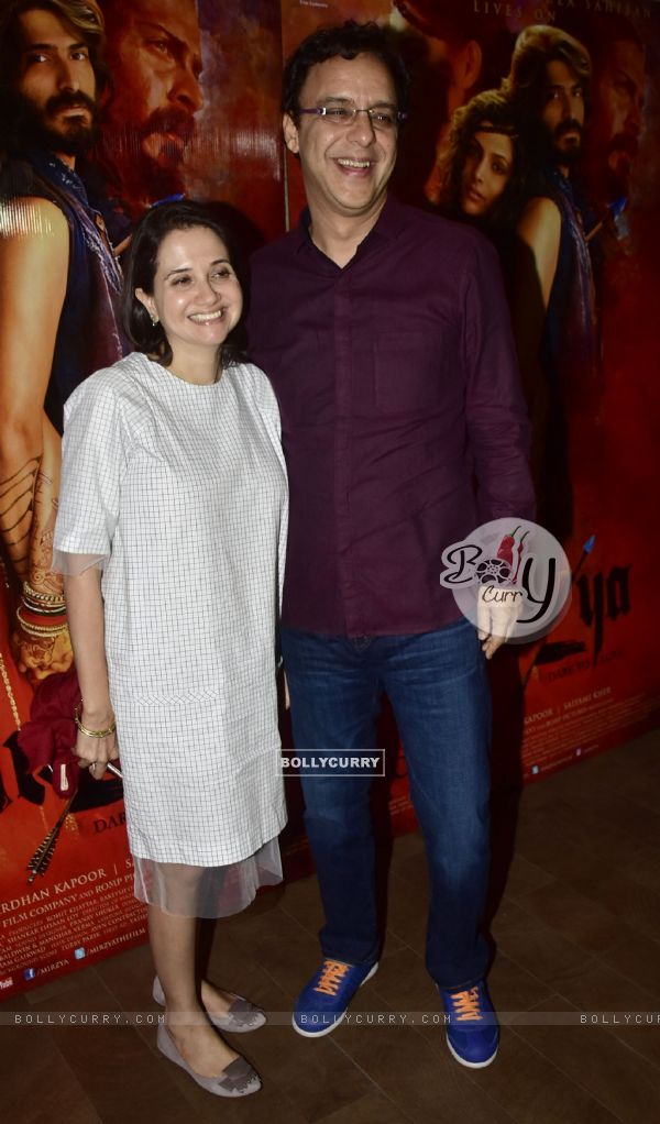 Vidhu Vinod Chopra with Anupama Chopra at Special screening of film 'Mirzya' (421416)