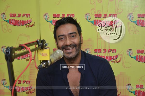 Ajay Devgan promotes 'Shivaay' at Radio Mirchi (421471)
