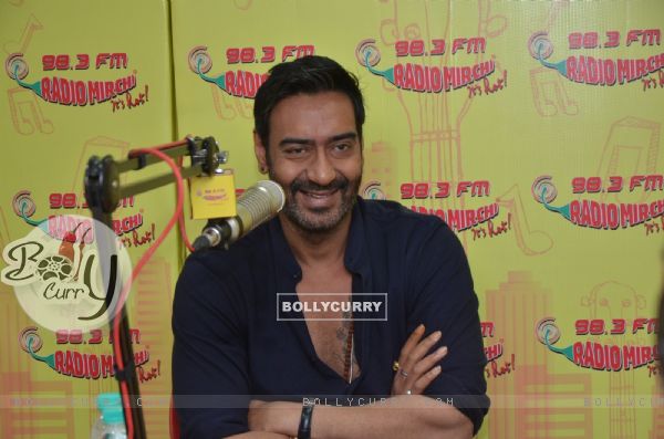 Ajay Devgan promotes 'Shivaay' at Radio Mirchi (421472)