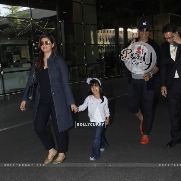 Airport Diaries: Akshay Kumar and Twinkle Khanna with their daughter