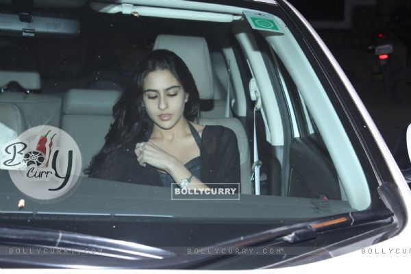 Sara Ali Khan looked sizzling while leaving at Kareena Kapoor's house