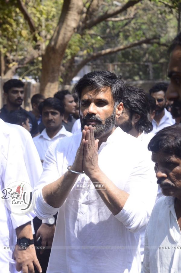 Suniel Shetty at his father's funeral