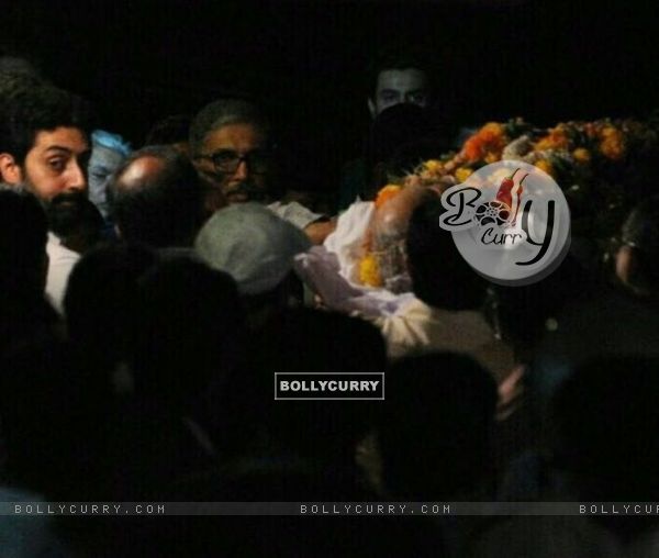 Aishwarya Rai Bachchan at her father's funeral
