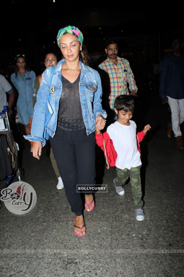 AirportDiaries: Salman Khan and family return from Maldives!
