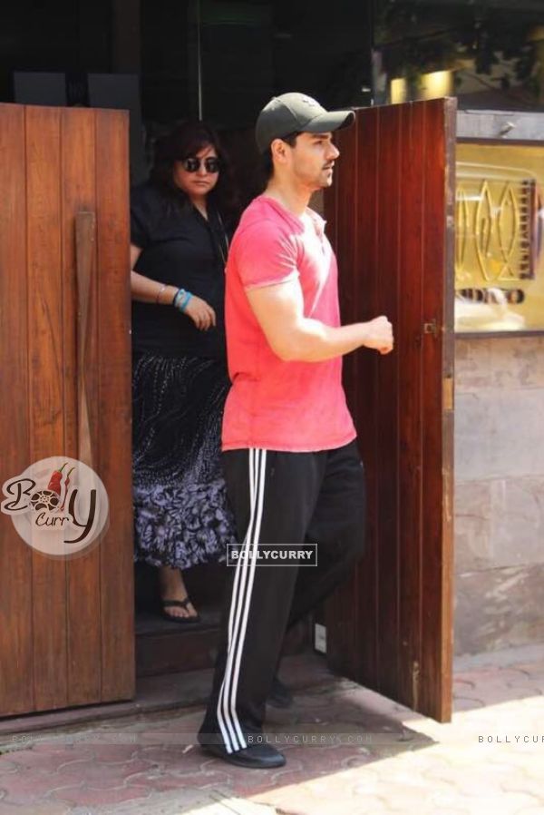 Celebs snapped in Bandra!
