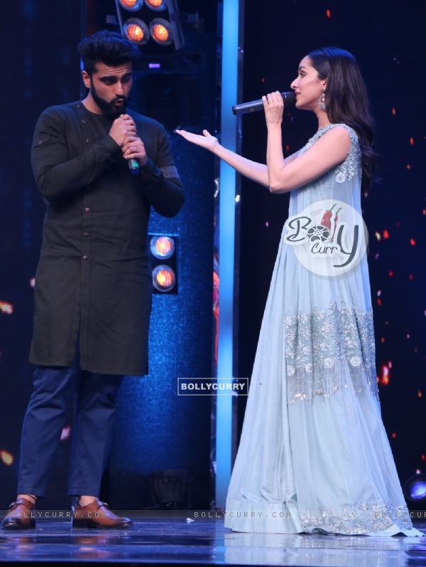 Arjun Kapoor and Shraddha Kapoor promote 'Half Girlfriend on Zee TV's  'Sa Re Ga Ma' Lil Champs' (428260)